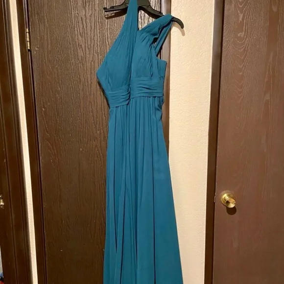 Dresses - Picture 3 of 5